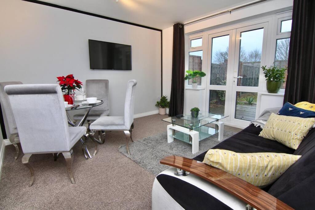 Daimler House - Cosy Home Near Coventry City Centre Екстериор снимка