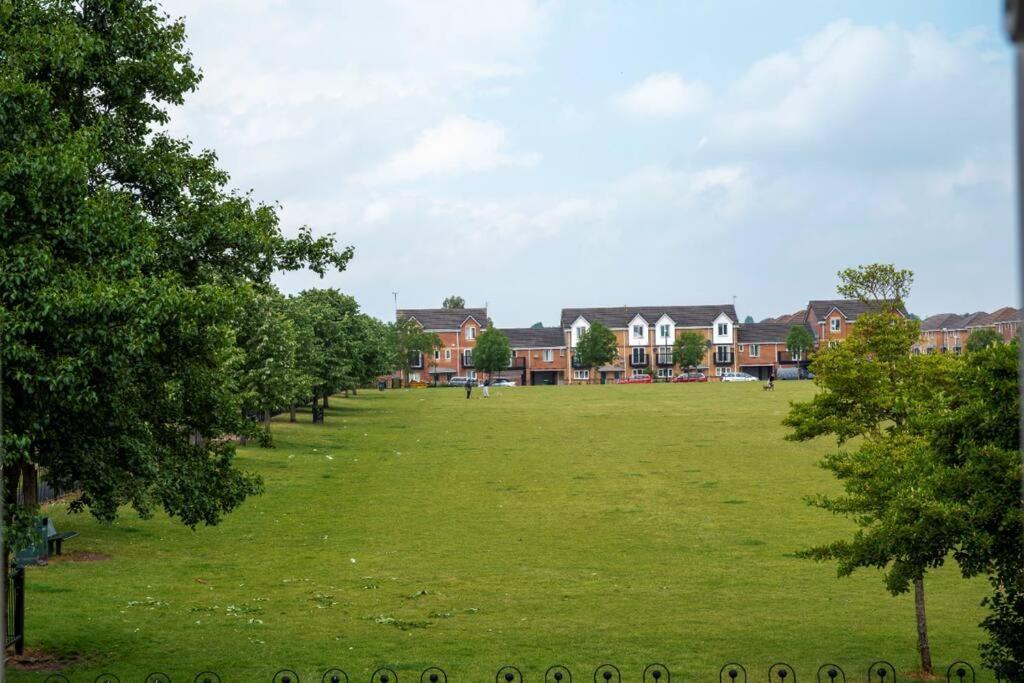 Daimler House - Cosy Home Near Coventry City Centre Екстериор снимка